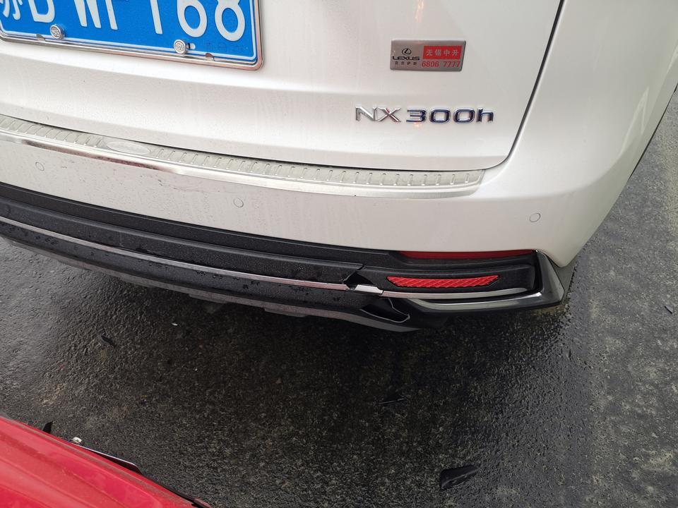 雷克萨斯nx-您好这个车尾塑料壳换一下需要多少钱啊