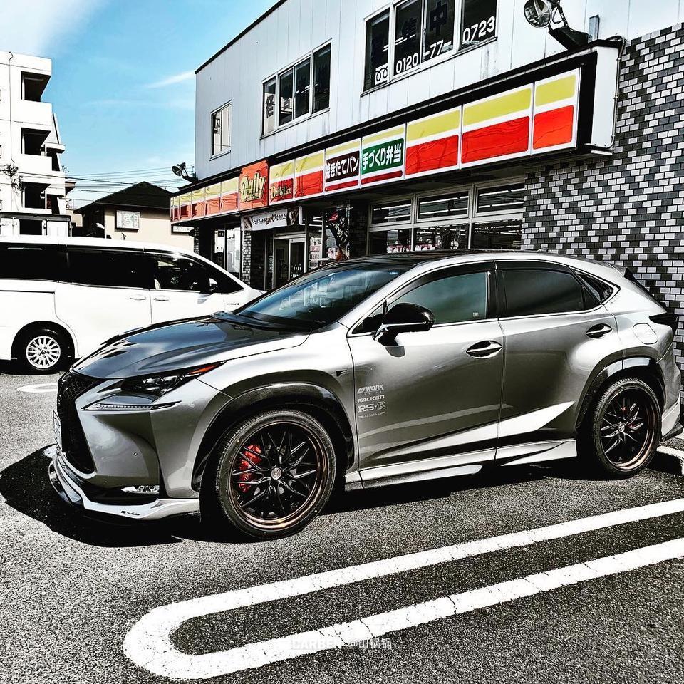 雷克萨斯nx-想选个30万的豪华品牌suv，目前选择太多，XT5车子大，但是费油。XC60安全，但是丐版动力一般，后期费用高些，Q5L只能买丐版，强制加装不说，后期总担心碎大灯，感觉GLB很不错，还没上市，X3太贵，MKC太老气，QX50综合不错，高科技故障率会高，而且不保值，综合考虑NX，动力虽然比较弱，但是好看，省油，省心，朋友推荐我Q5L说比NX高一个级别，可是选择个耐用的家庭用车，这个应该还可以，女朋友一直开轿车，以后可以换个性能车，对了，NX舒适性真的最不雷克萨斯吗？和ES差多少？明年NX就改款