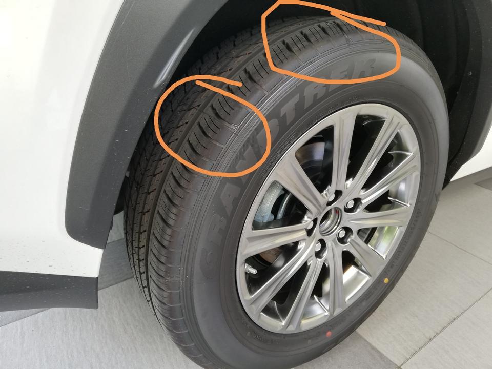 雷克萨斯nx-我是NX300h，今天刚提的车，怎么轮胎会有这些线？？大家会不会这样的呢？