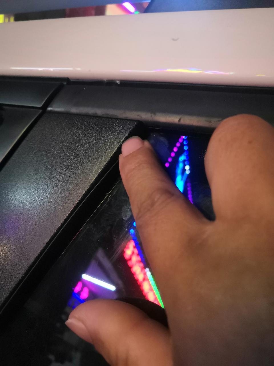 宝骏730这个门这里的胶壳有点翘起，该怎么搞好