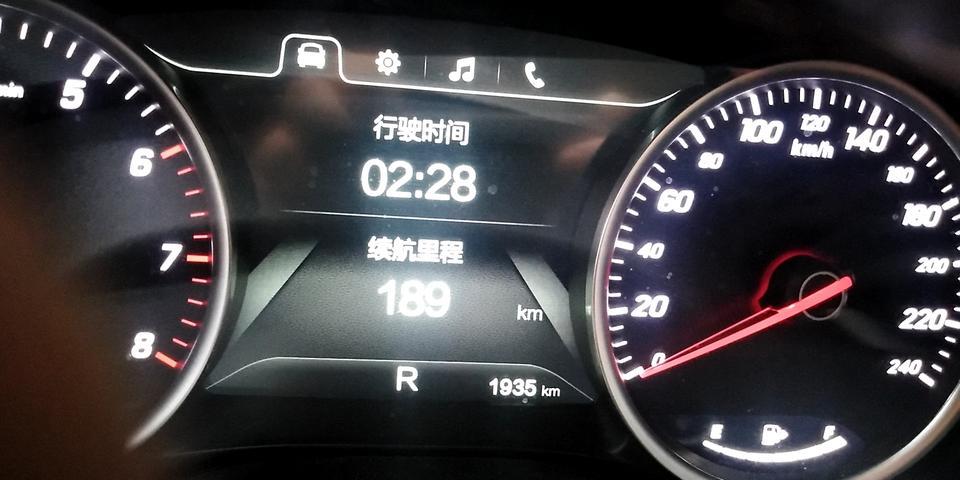 大家好，我的的宝骏730cvt旗舰版，现在行驶1900公里，已经加油3000元，这油耗正常吗？要怎样修？4s店各种忽悠，各种踢皮球。