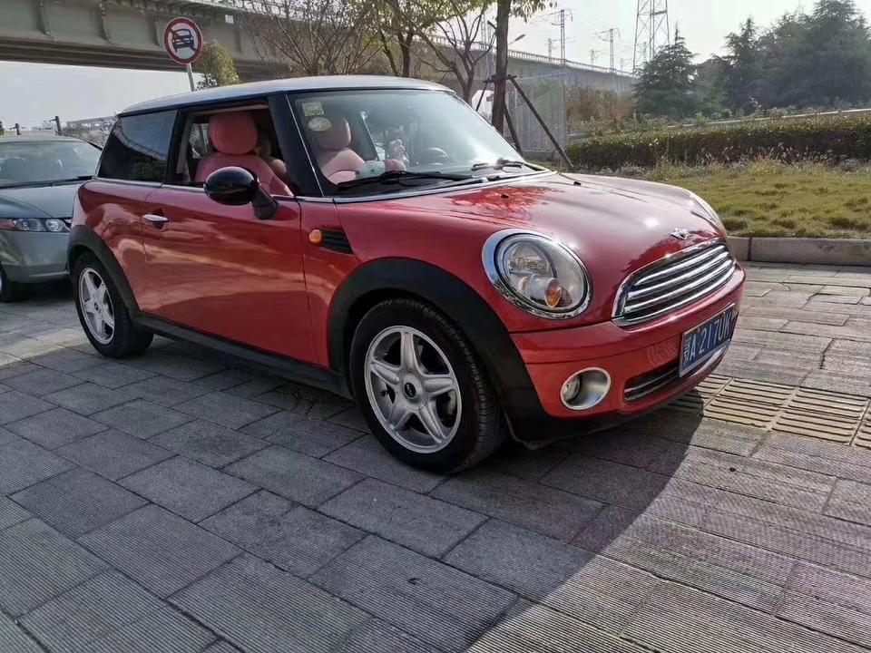 2010版的宝马mini二手车7.5W值得购买吗？