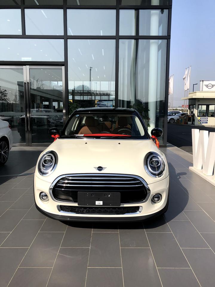 刚买的minicooper20款艺术家五门版 停车启动有时候会抖动 正常吗