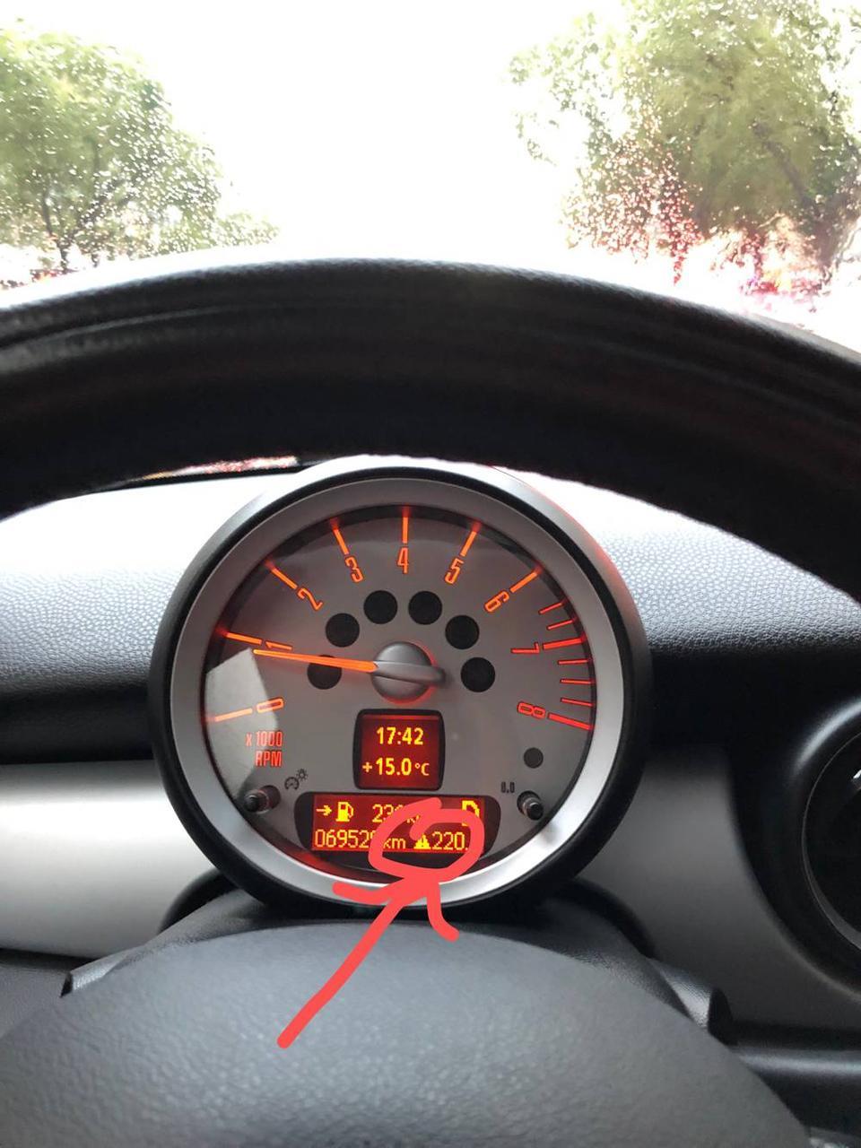 mini-急 求教 这个小里程数左边的三角形叹号 是什么意思？？