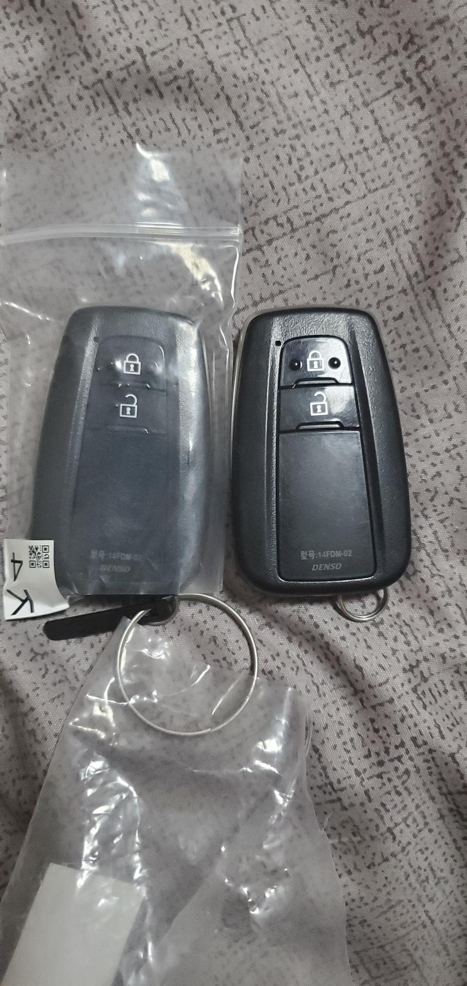 奕泽izoa-大家帮我看看，为什么我刚提的新车两把钥匙确是一把新一把旧的，有谁也和我一样的吗？求个位大神指点一下谢谢