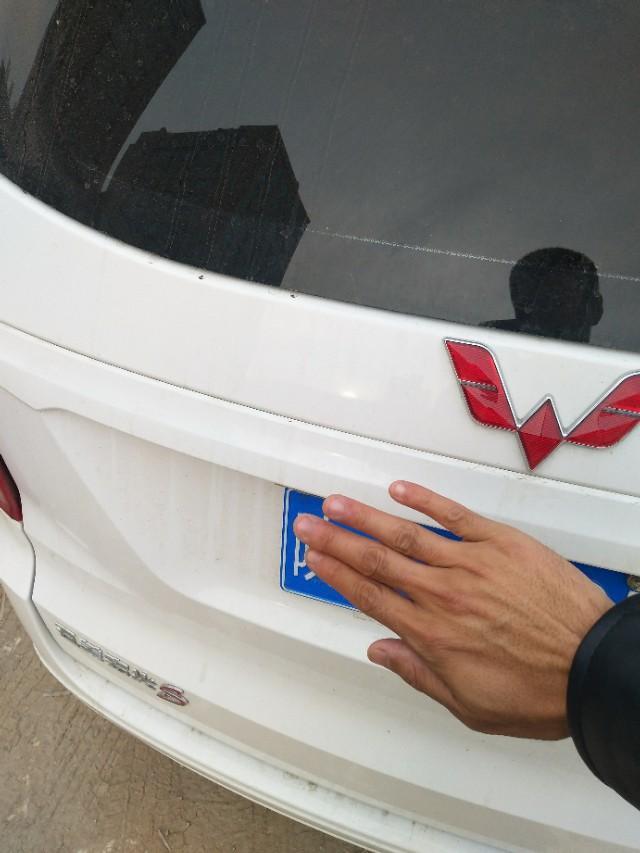 为什么我的五菱宏光s新车高速100码车身发飘，过洞时感觉车体不稳，路面稍不好时，左右轮晃动特厉害