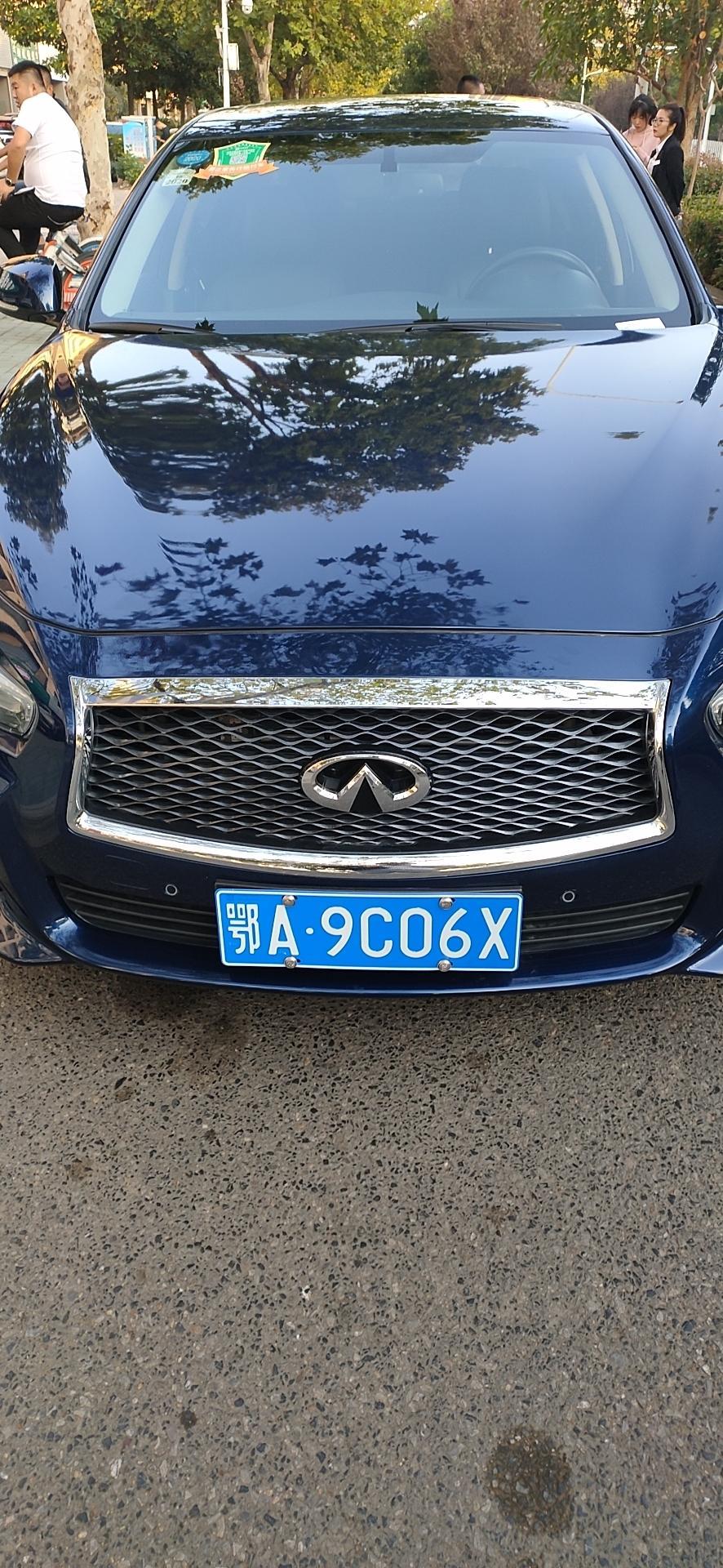 英菲尼迪q50l-16款悦享版18年1月上牌的26600公里出过事故，几个安全气囊弹出来过，主驾驶门和后面的门还有机盖都换过，请问卖的话可以卖多少钱