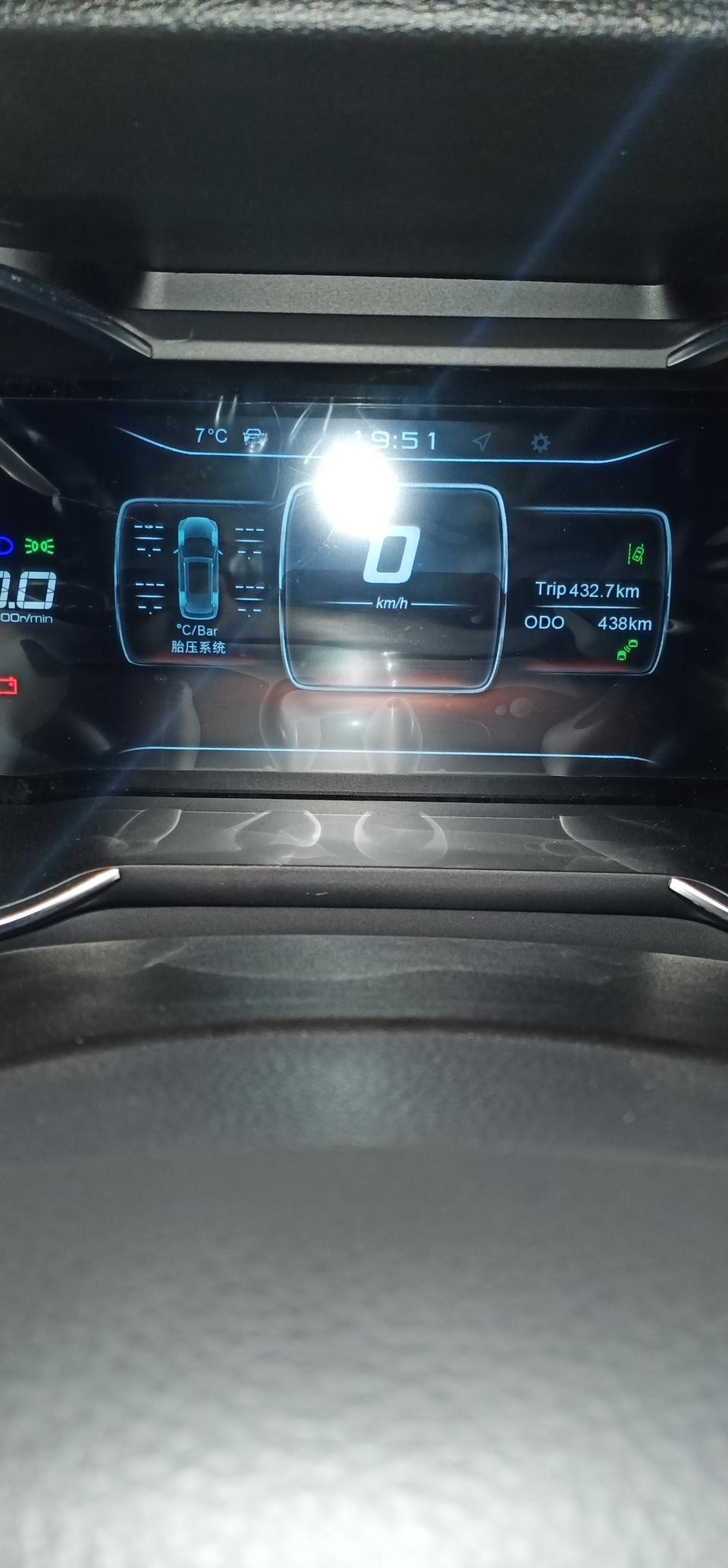 捷途x70-中控屏上那两个绿色灯是什么意思，我的也有