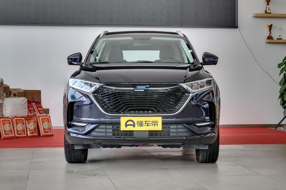 捷途X70手动畅行版和长安欧尚X7手动精英版，同等价位，尺寸也差不多，轴距X7要比X70长几公分，该怎么选，好纠结。