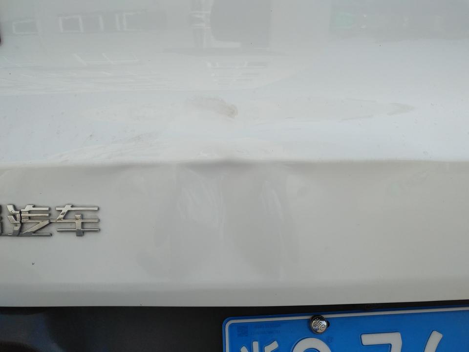 捷途x70-倒车撞墙上了，撞凹进去了，这维修得多少钱啊，友友们，一个月的新车，心疼死我了