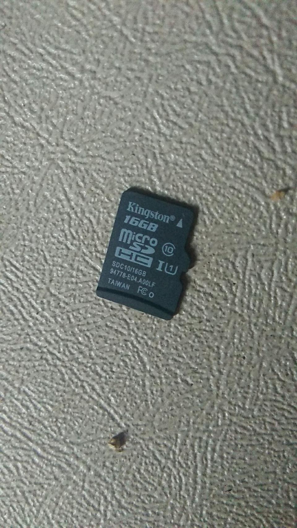 捷途x70-买车是4S店说送16计内存卡，提车一个月了都没看到内存卡，售后说老板娘不给，自己买个卡还不能用，不知道是卡的问题还是车子的问题，请大神指点。