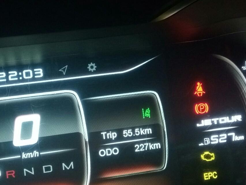 捷途x70-大家帮我看看屏幕上哪两个绿色图标代表什么意思呢？交替闪烁  是钥匙电量快不足了吗？只要这个图标出现  我的钥匙靠近车 不自动解锁了  离开也不自动锁定了  谢谢