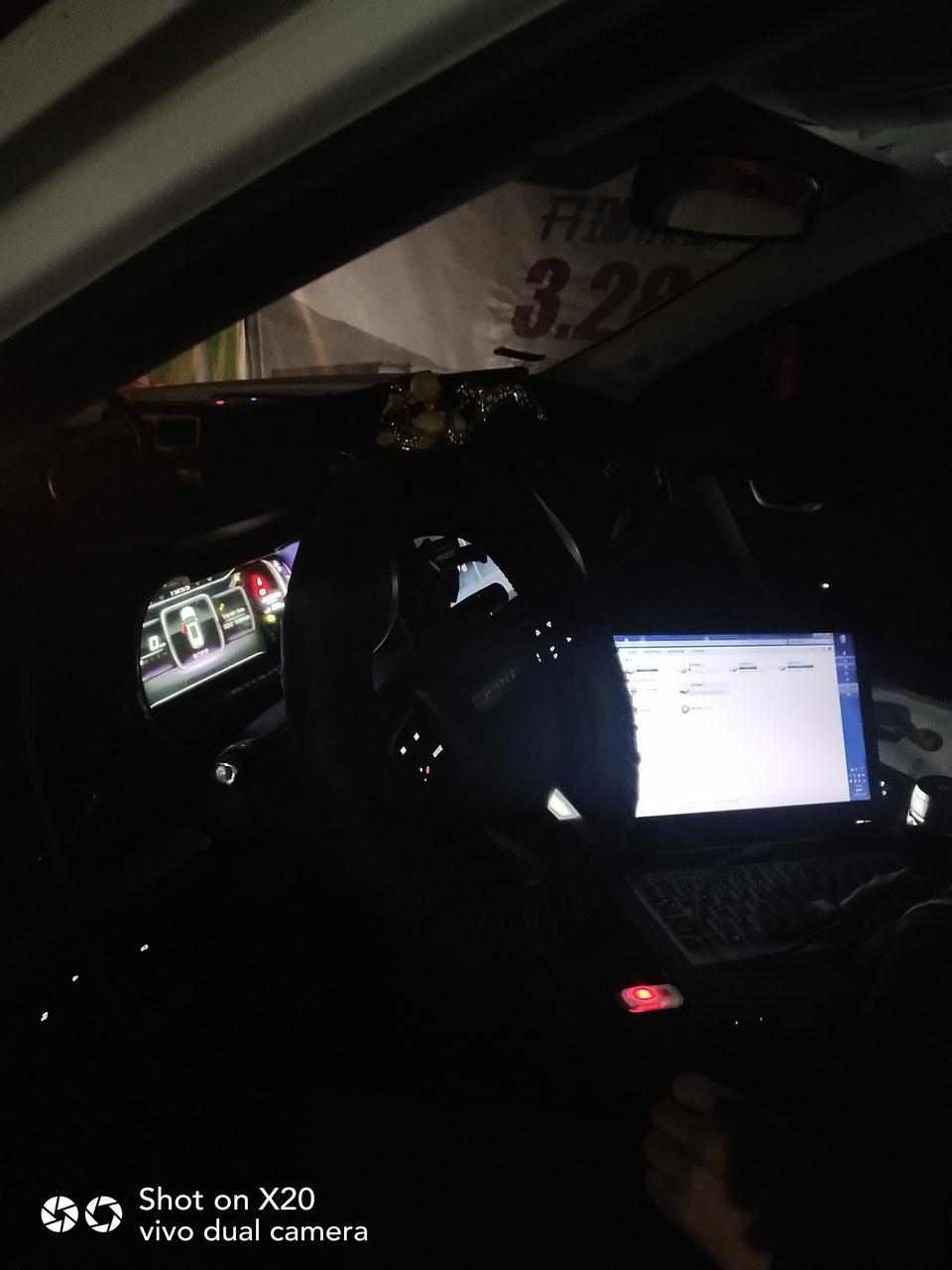 自动悦行版的奇瑞捷途X70，购车半年时间，里程1万2千多公里！在高速返程途中发动机出现故障（灯亮了，引擎盖有蹦蹦跳跳的声音，车子跑不动了）！！就近联系服务站，...说是重新更新程序（维修师傅又上了一次高速，大概一个小时左右）！！结果是搞好了，可是油耗（8.0）又回到新车时代了（9.8）！！
新车遇到这种情况正常吗，车友们？