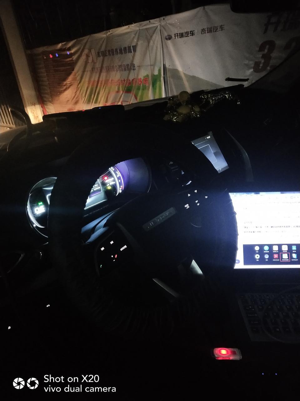 自动悦行版的奇瑞捷途X70，购车半年时间，里程1万2千多公里！在高速返程途中发动机出现故障（灯亮了，引擎盖有蹦蹦跳跳的声音，车子跑不动了）！！就近联系服务站，...说是重新更新程序（维修师傅又上了一次高速，大概一个小时左右）！！结果是搞好了，可是油耗（8.0）又回到新车时代了（9.8）！！
新车遇到这种情况正常吗，车友们？