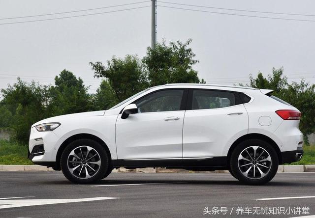 哈弗f5-我想问一下这台车  中控可以改高一点吗       要是可以改在出风口那里    就好了    但不知道贵不贵