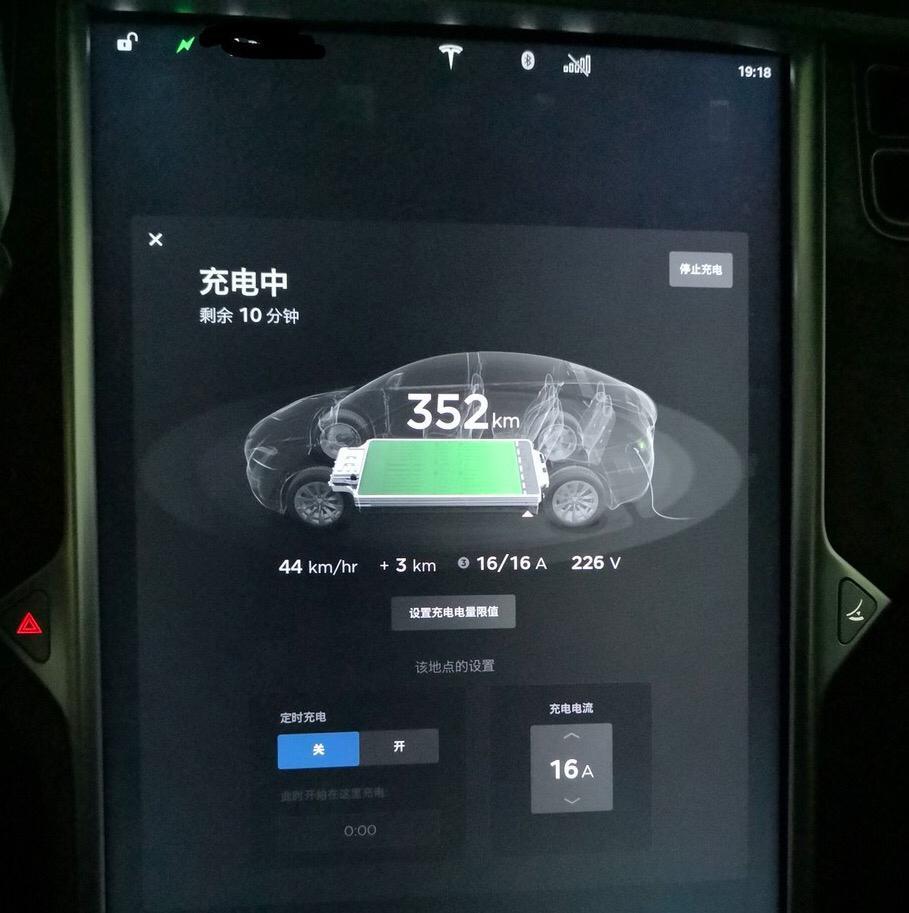 model x-我装的是380伏，今天充电怎么显示是220伏？我是新安装的目的地充电桩，申请的是380伏的，而且我看了电表也是380伏的。今天第一次通为什么显示是226伏？大家知道什么原因吗？是哪里设置问题吗？