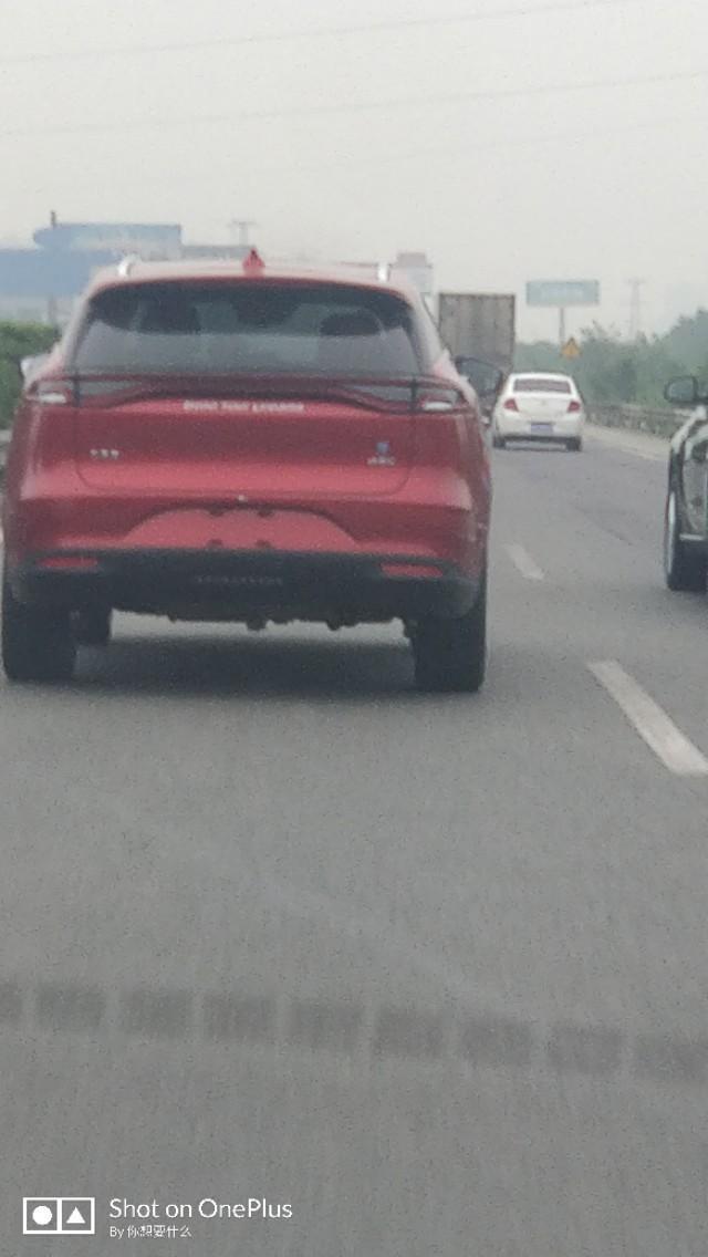 model x-大家看看这是什么车？？？比亚迪的  高速上看的