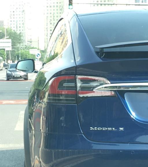 model x-尾灯进水起雾怎么解决呀？