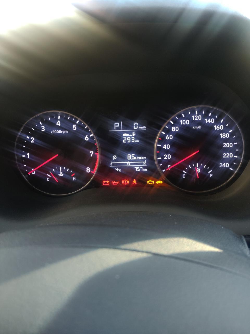 悦动-新车提车2个礼拜发动机启动困难，内饰异响