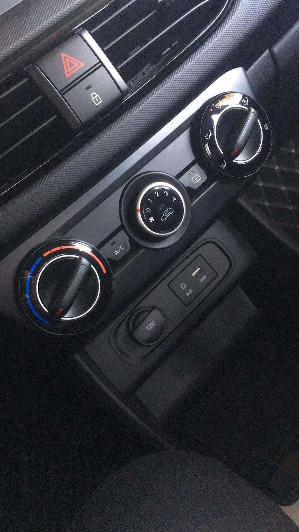 悦动-新车要的裸车，买回来需要贴膜吗，费用多少大概。空调这儿能改成圆的旋钮吗。