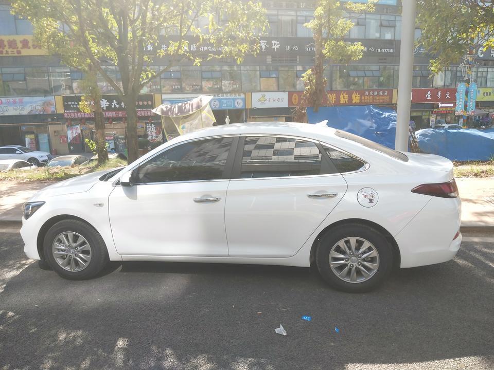 悦动-放了一两天打火刹车很硬正常不？