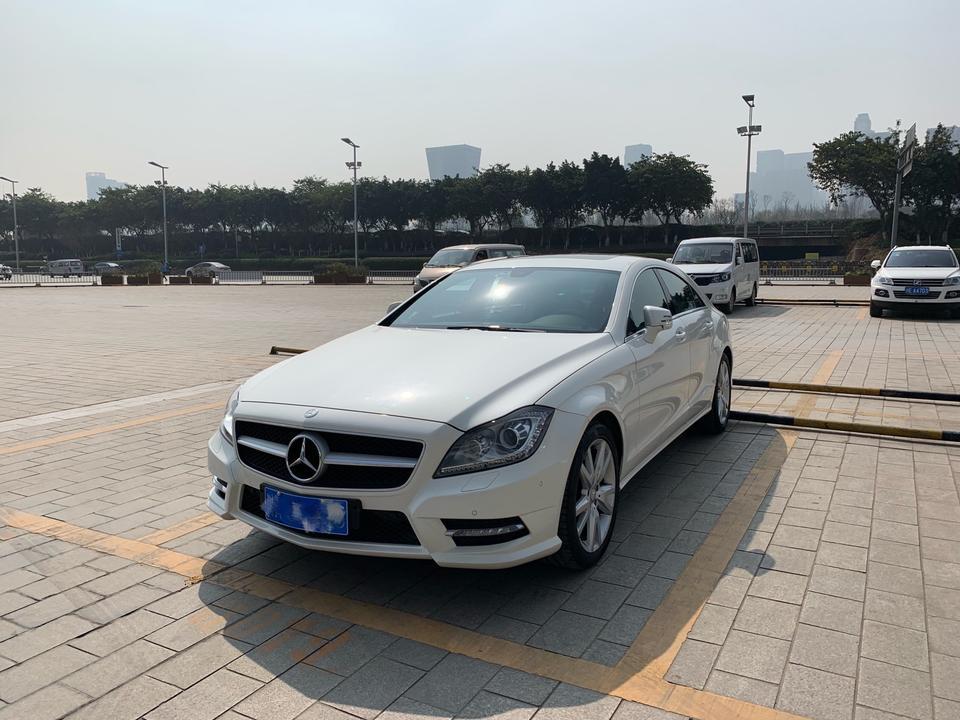 奔驰cls级-朋友有辆14年12月上户的CLS300，国五排放，无事故，5万公里，大概多少钱可以拿下啊？