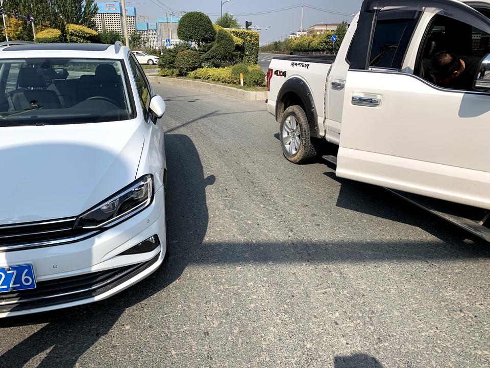 福特f-150 raptor-车门下方翼子板轻微刮蹭修复啥价格啊？铝制车身