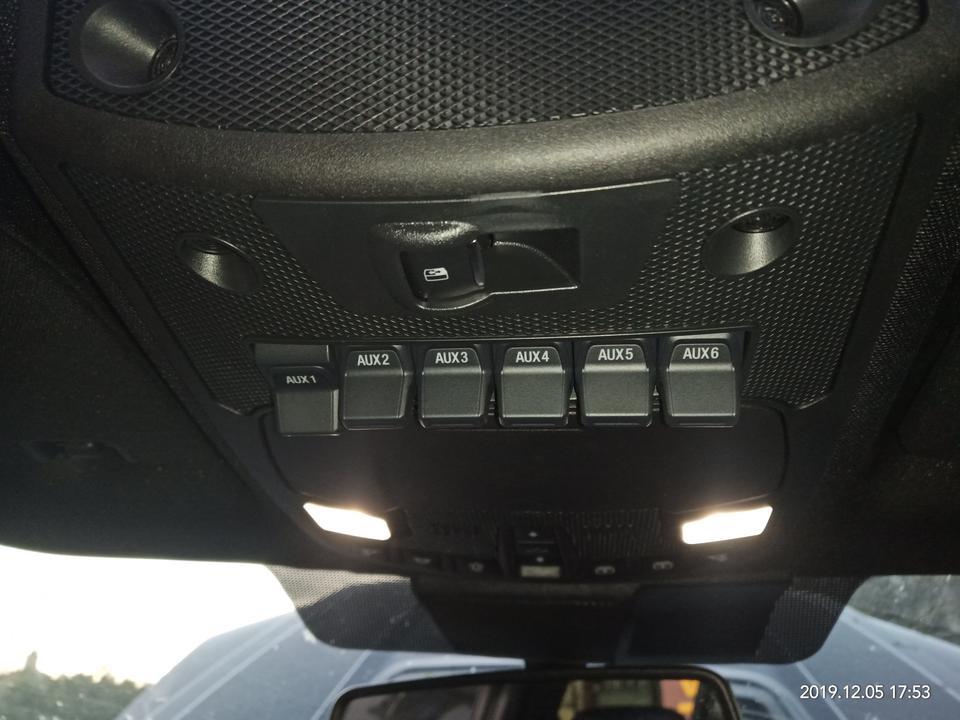 福特f-150 raptor-18款福特猛禽这一排开关的取电线束在哪有车友知道吗