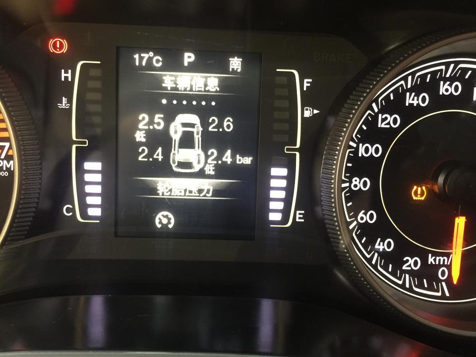 左前轮报警，右后轮报警。jeep自由光2.4。这个怎么解决已经出现一个星期啦。但是气压一直都是这样没变化