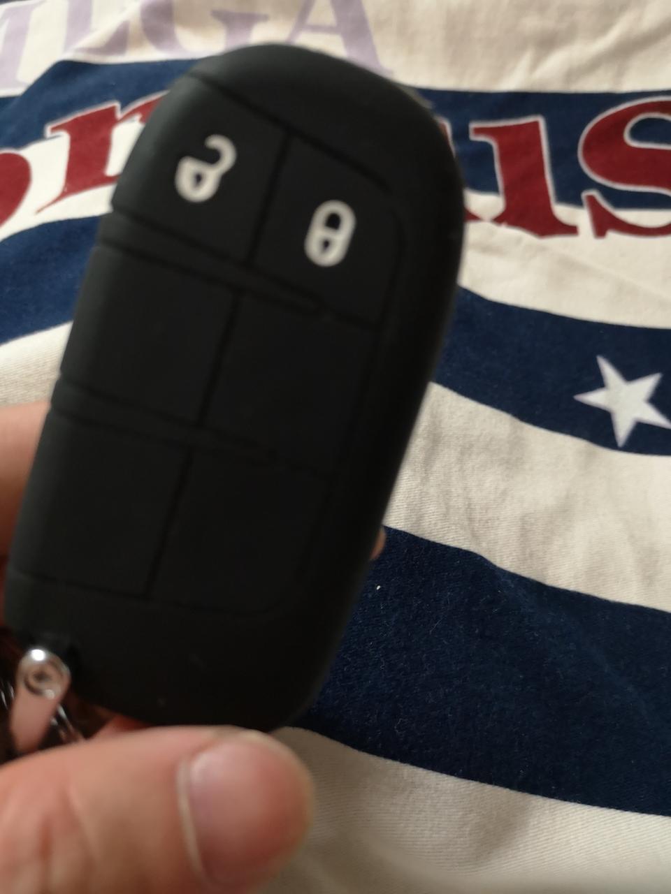 自由光-设置了无钥匙进入 请问下车后如何锁车？？