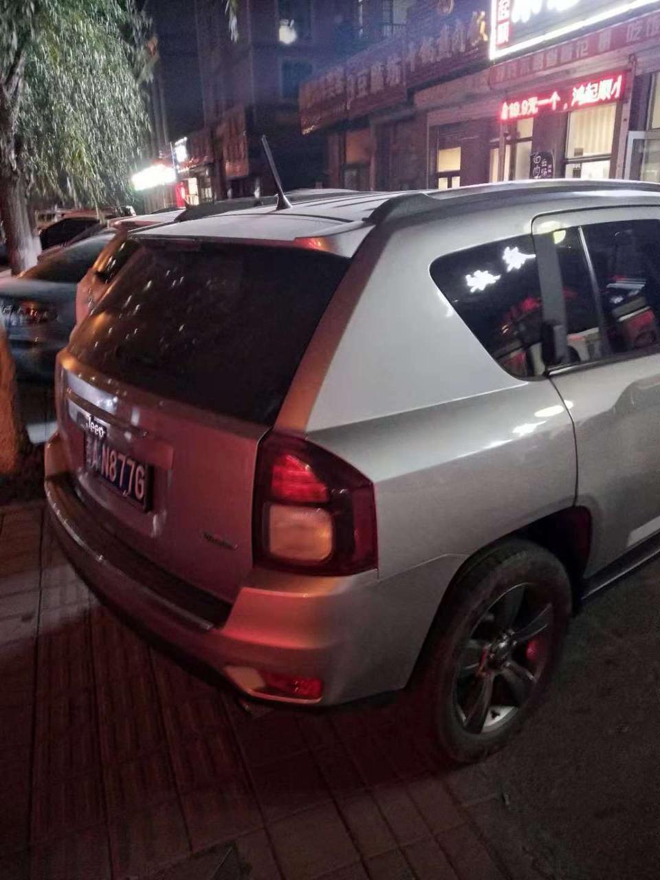 吉普自由光落地价格大约是多少？