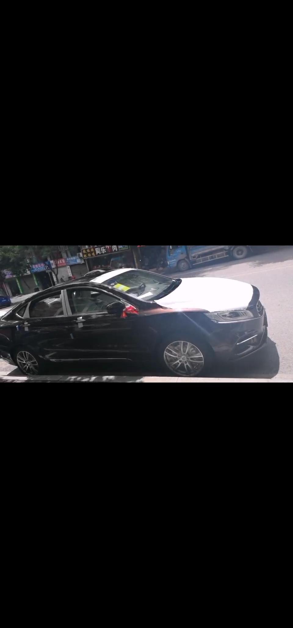 博瑞-我买的国六顶配，7月份订的车，8月提的车，车标还是以前的金色，不是黑标，但轮胎和操作系统是20款介绍的，难道是19款？