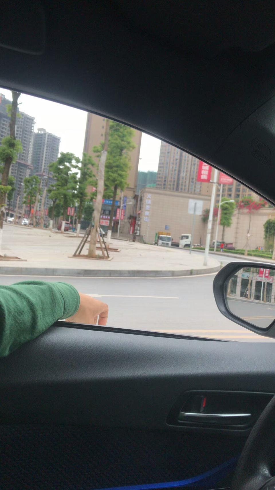昂科威-大佬们，能看得出这是什么车吗？我那爱装逼的朋友天天在朋友圈发他的车，就是不发车标。