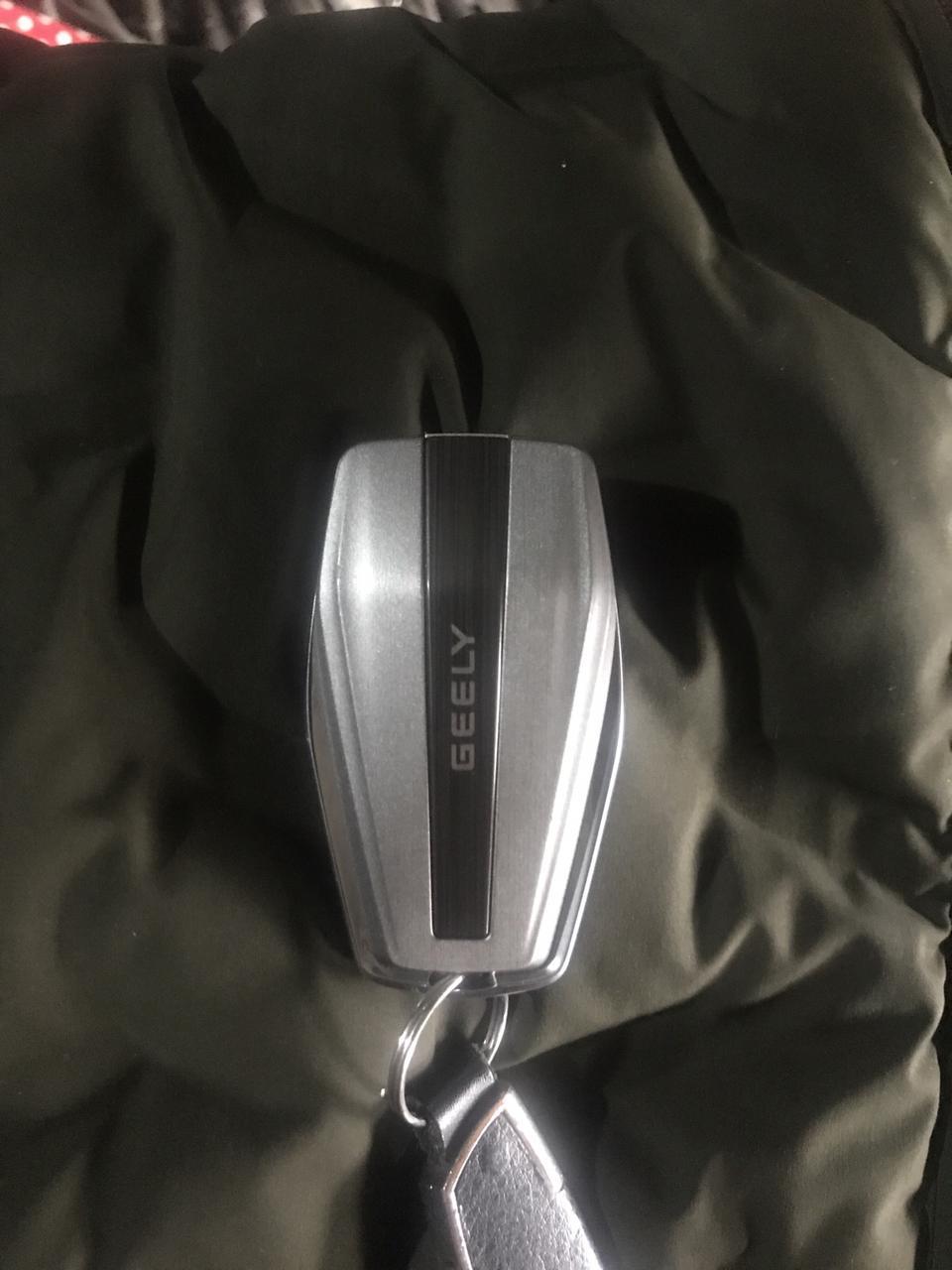 2018款的缤瑞遥控器怎么样拆开换电池啊