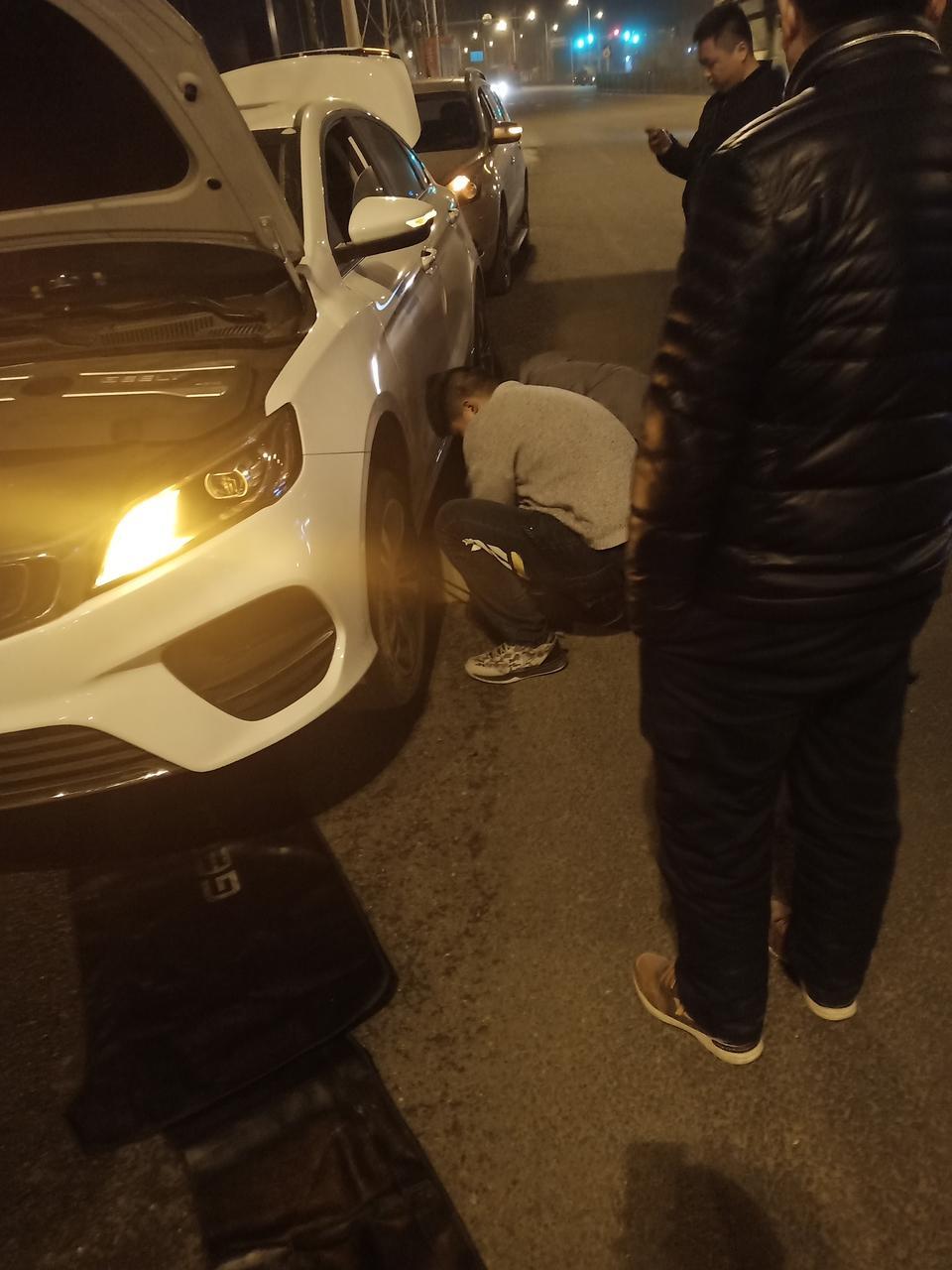 缤瑞-刚买了没有几个月 的吉利滨瑞  估计 我是全国第一个爆缸的人吧????????????????