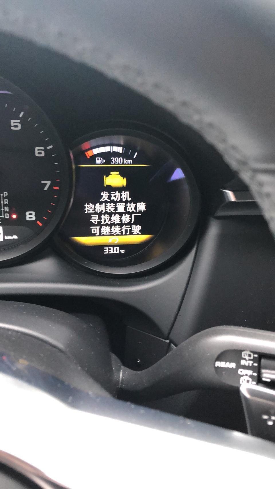 macan开了8000公里跳出来这个是什么情况