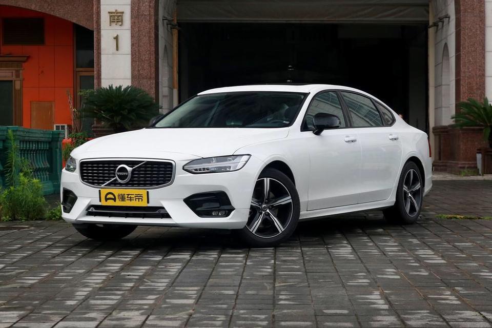 沃尔沃s90-S90的运动和豪华我看车主提车价差好多啊。运动和豪华裸车价格不一样吗？