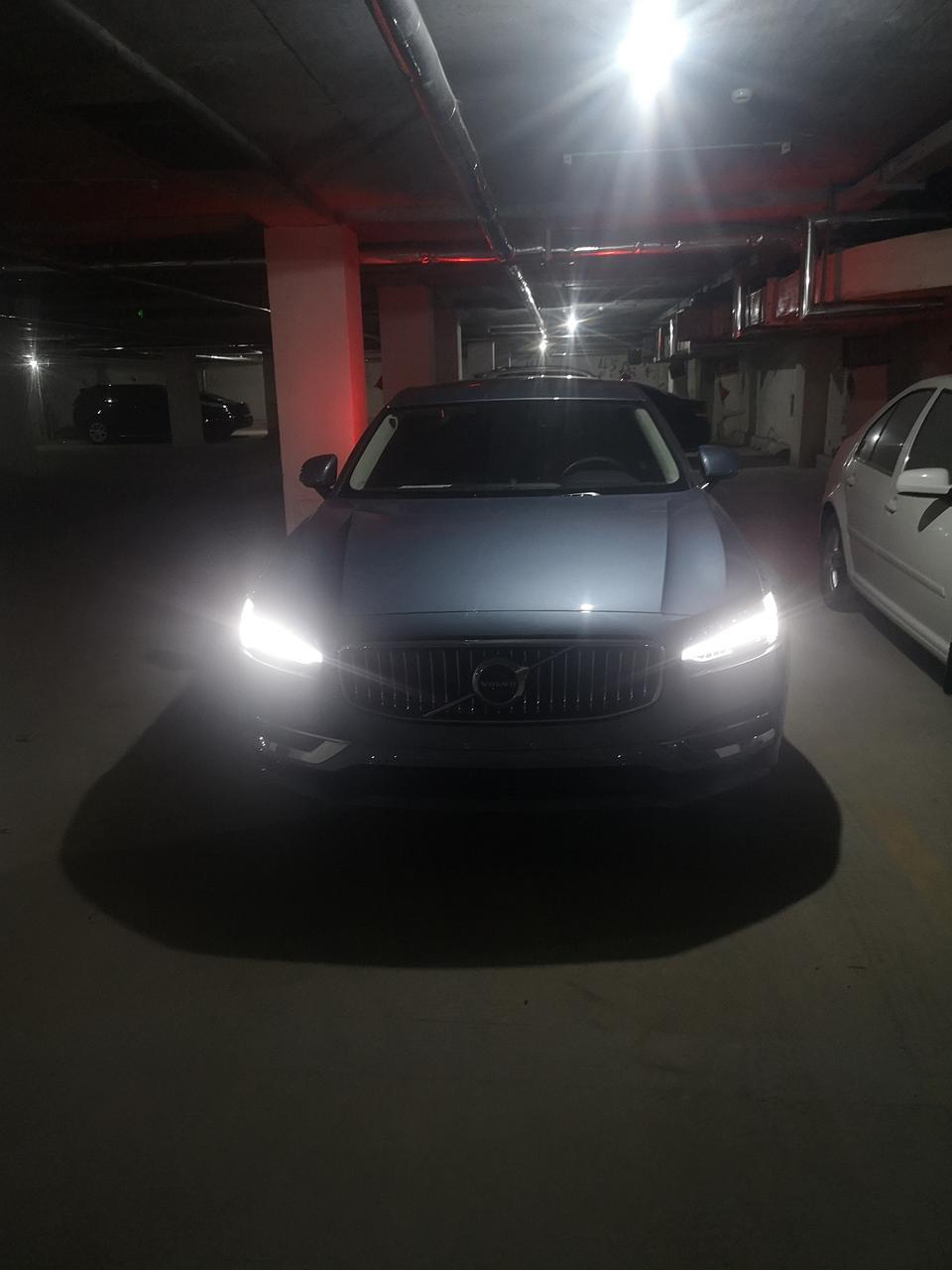沃尔沃s90-2020款智雅豪华版，在过颠簸路面的时候。能听到车内的右侧有明显的异响。有哪位朋友知道是我怎么回事吗？