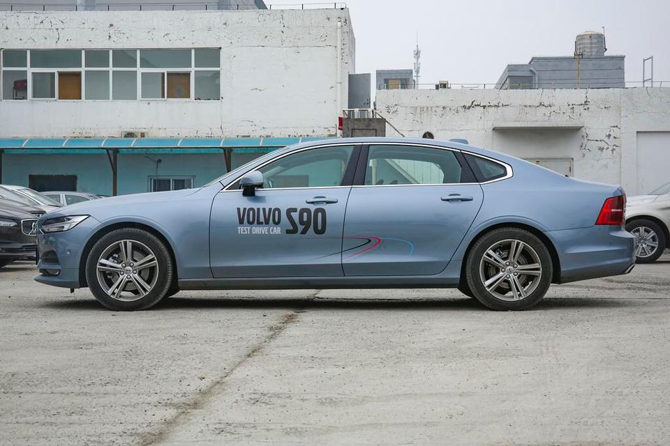 沃尔沃s90-18款S90  T4志远 想加装一套360全景影像，原厂件，哪位大神有路子？