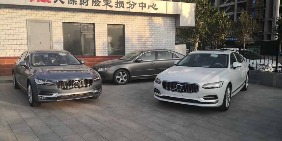 大家觉着沃尔沃S90家用哪款颜色最好看耐看啊？白色？贻贝蓝？纠结
