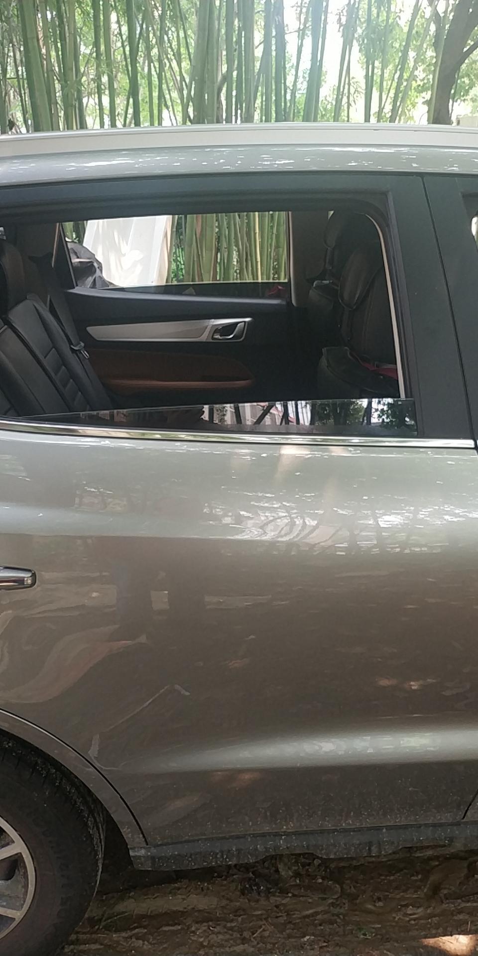 远景x6-远景Suv后窗怎么降不到底