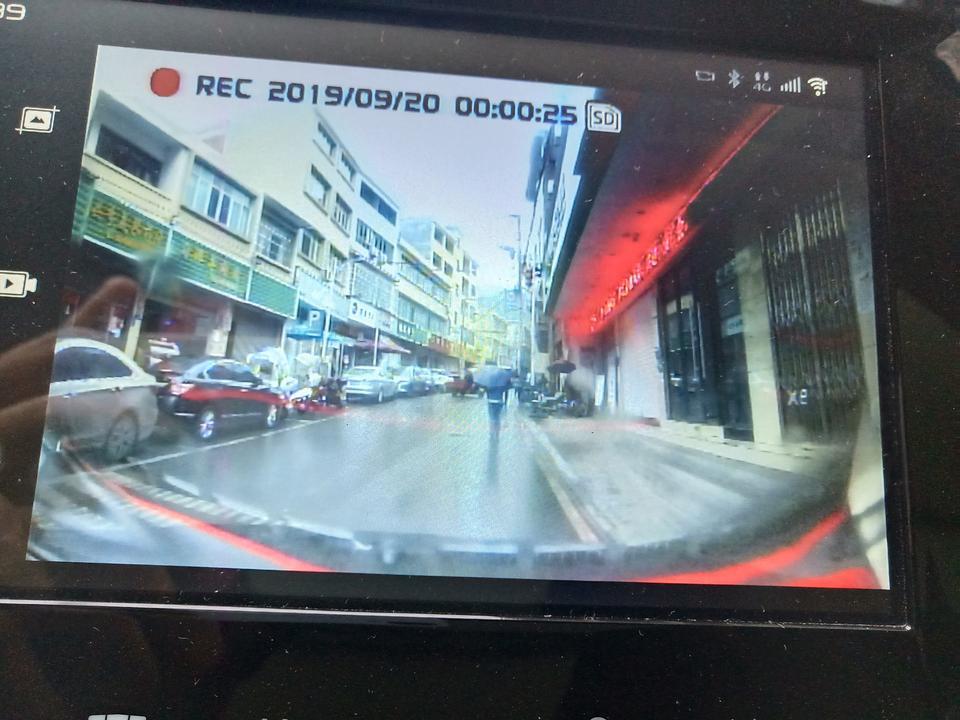 远景x6-我就想问下  这款车的行车记录仪清晰度那么差得吗？对面的车牌都看不清楚？