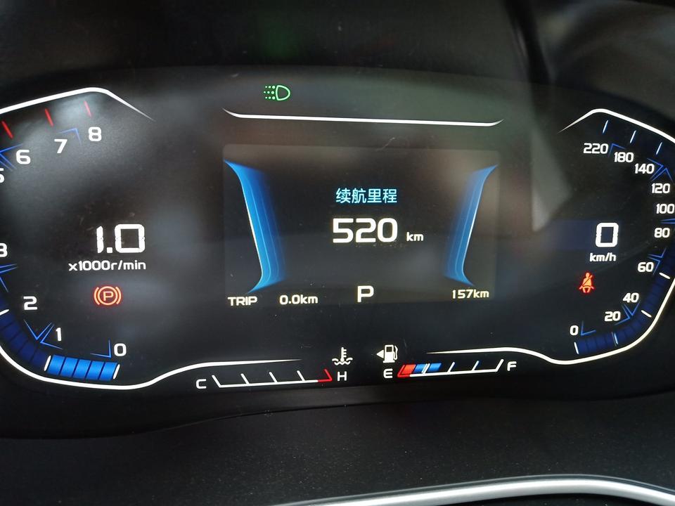 远景x6-车到位了，开了几天有一点我不明白？仪表盘上显示的续航里程为什么不是根据油箱内有多少油而定，而是跟据加一次油能跑多少公里而定。这是正常的？还是哪有问题？