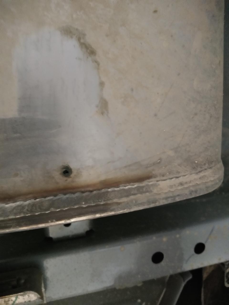 远景x6-2018款远景SUV是不是排气块后面都有一个小洞？