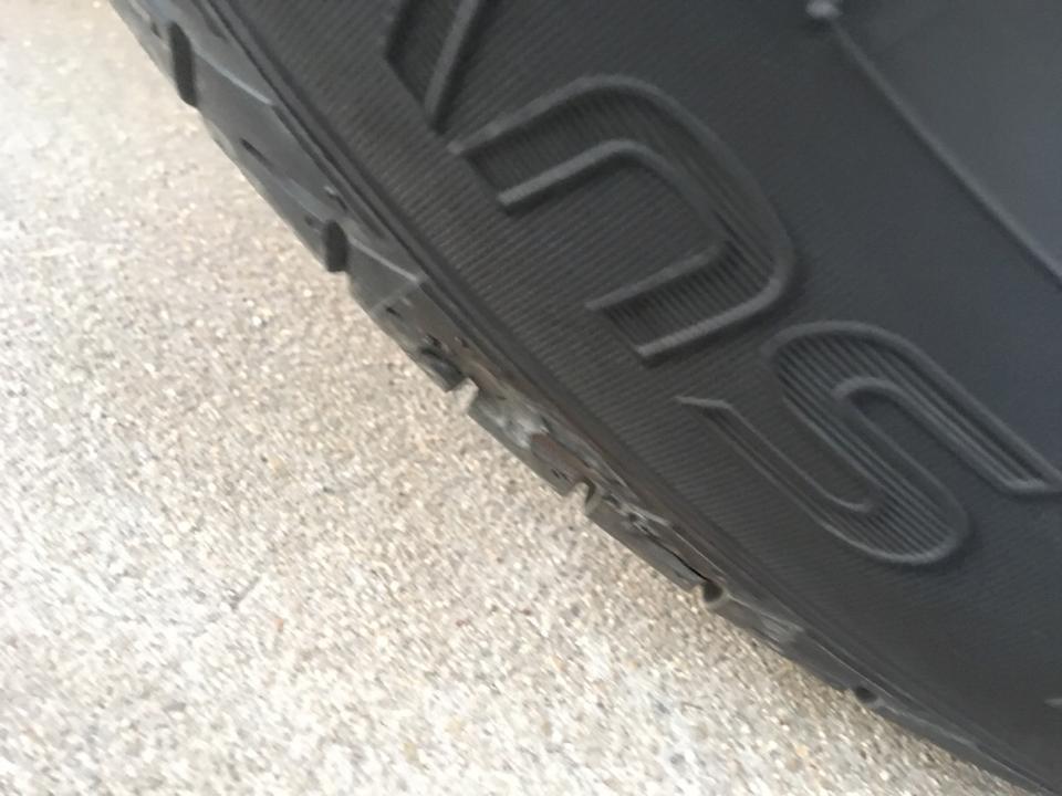 远景x6-各位小伙伴们我的爱车不知道在哪里增掉了一块需不需要换胎呀，谢谢各位小伙伴们了啊