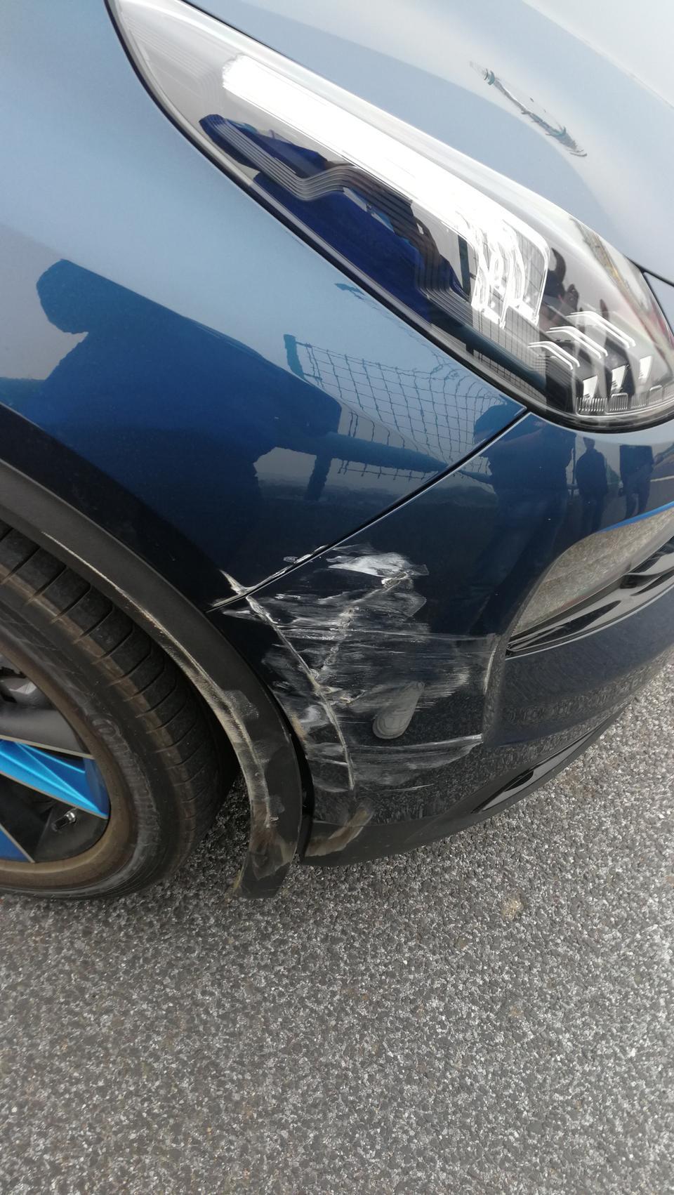 领克01-高速撞车了，对方全责。哥们运气没翻车。对方要私了，各位说多少大洋合适。