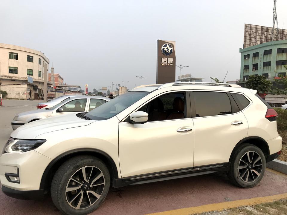 请问友友们，全新逍客豪华版16.7万落地，二手奇骏顶配版试驾车（2017年3月落地的）17.2万。家用该怎么选？求回复，谢谢！