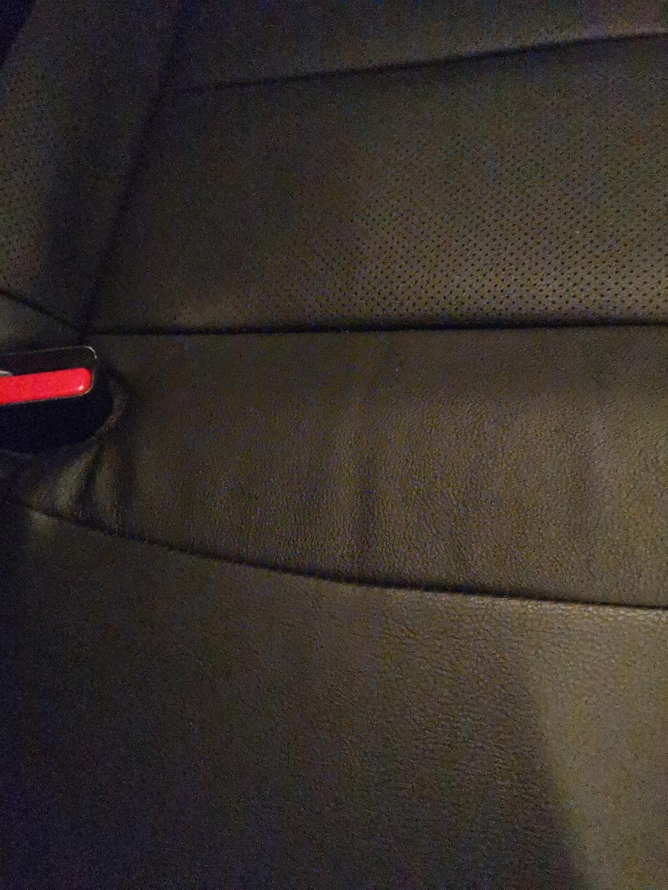 刚提不到一个月2020款奇骏，后排座椅真皮都起皱了，前排没事什么情况。