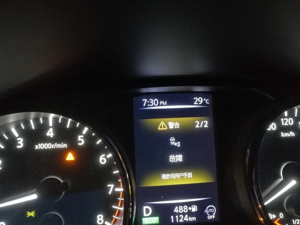 奇骏-行车，1124公里，今天晚上车正在行驶，仪表盘显示屏突然报警，显示转向辅助系统和横向车辆撞击提醒系统(不知道有没有说正确两个系统)，停车重启了问题依旧，倒车影像也不显示了。看看各位车友分析下原因，大家有没有碰到这种情况。谢谢。