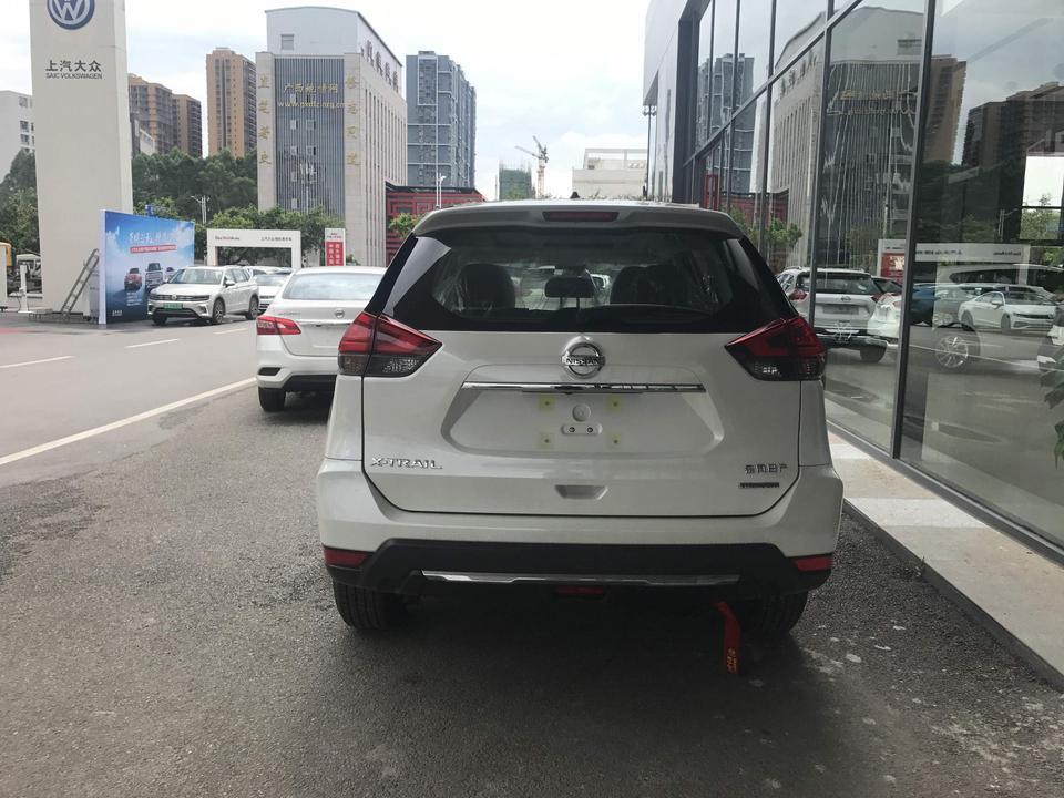 各位车友，平常奇骏的脚垫全包围和尾箱全包围好用么，都用什么价位的，前后保险护板安装用什么材质的比较好（为了好看而已）